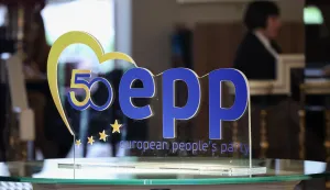 Zagreb, 30.01.2026 - Dvodnevni neformalan skup čelnika Europske pučke stranke (EPP), najveće europske političke grupacije, gdje brojni predsjednici država i vlada i čelnici europskih institucija razgovaraju o ključnim izazovima pred Europom dana&scaron;njice i transatlantskim odnosima. Na slici ilustracija, logo, EPP. foto HINA/ Damir&nbsp;SENČAR/&nbsp;ds