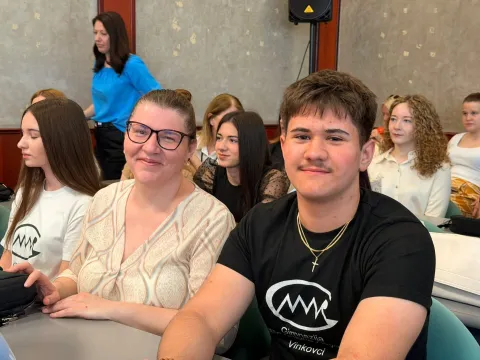 VINKOVCIDodijeljena su priznanja i nagrada najuspje&scaron;nijim učenicima i njihovim mentorima s područja Vukovarsko-srijemske županije koji su &scaron;kolske godine na isteku ostvarili zapažene rezultate na državnim i međunarodnim natjecanjima i smotrama.lipanj 2026.