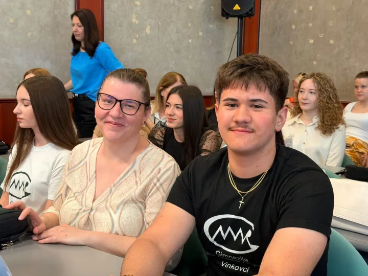 VINKOVCIDodijeljena su priznanja i nagrada najuspje&scaron;nijim učenicima i njihovim mentorima s područja Vukovarsko-srijemske županije koji su &scaron;kolske godine na isteku ostvarili zapažene rezultate na državnim i međunarodnim natjecanjima i smotrama.lipanj 2026.