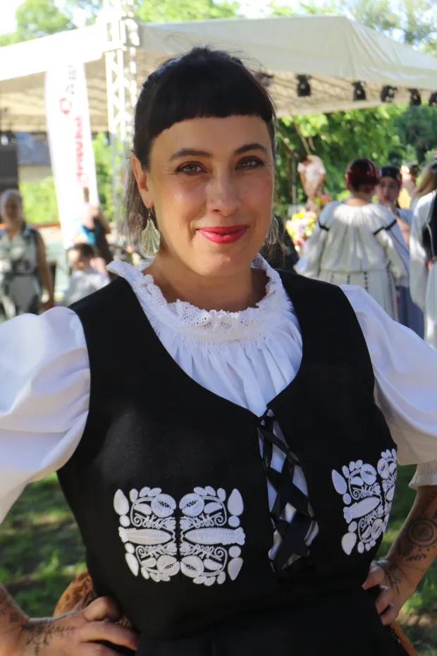 Bilje, 13. 06. 2026, Bilje park kod dvorca, Otvaranje Etno susreta. KUD-ovi, posjetitelji, &scaron;tandovi, radionice.... Predsjednica TZ Općine Bilje, Senata Majić.snimio GOJKO MITIĆ