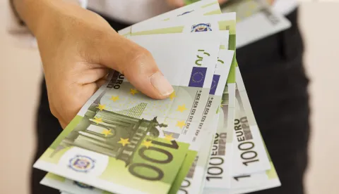ilustracija korupcija mito novac politika gospodarstvo trgovina euro freepik
