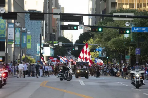 Dallas, 16.06.2026 - Povorka hrvatskih navijaća u sredi&scaron;tu Dallasa. foto HINA/ Daniel KASAP/ dk