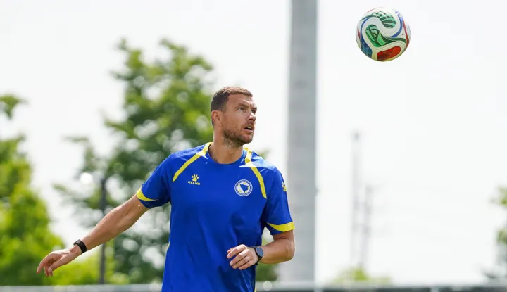 Edin DZEKO #11 of Bosnia and Herzegovina national football team warms-up during the training day ahead the 2026 FIFA World Cup Group B match against Canada at Centennial Park. on June 11, 2026 in Toronto, Canada. (Photo by Leonardo Ramirez/ Eyepix Group/Sipa USA) Photo: Eyepix/SIPA USA