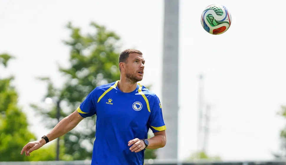 Edin DZEKO #11 of Bosnia and Herzegovina national football team warms-up during the training day ahead the 2026 FIFA World Cup Group B match against Canada at Centennial Park. on June 11, 2026 in Toronto, Canada. (Photo by Leonardo Ramirez/ Eyepix Group/Sipa USA) Photo: Eyepix/SIPA USA