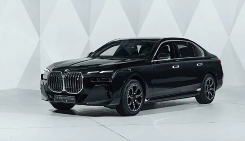 BMW i7