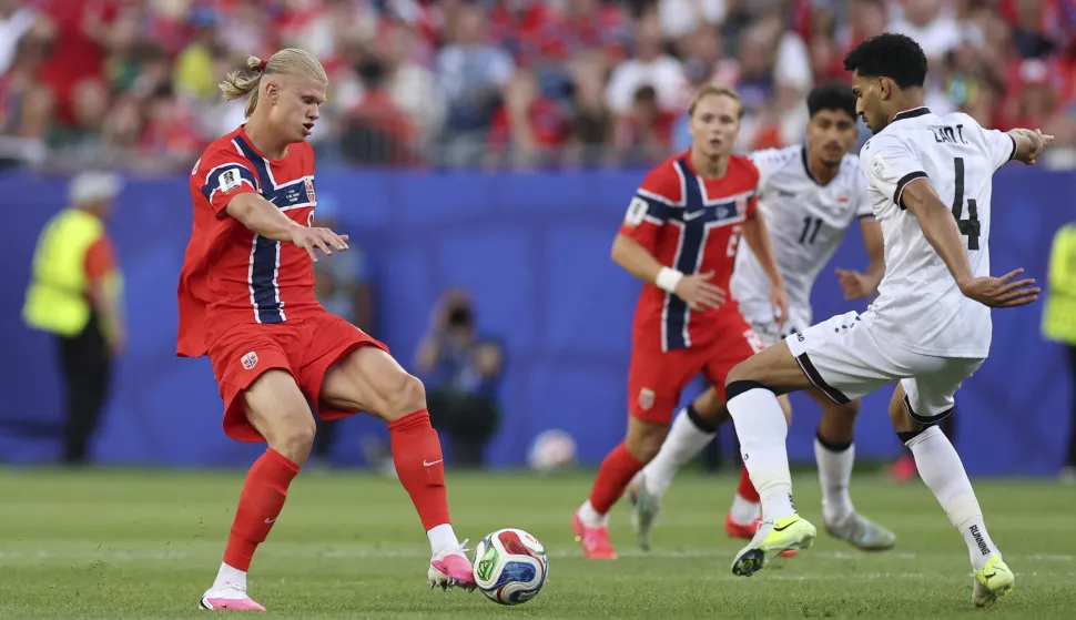 FOXBOROUGH, MASSACHUSETTS - JUNE 16: Erling Haaland #9 of Norway controls the ball under pressure from Zaid Tahseen #4 of Iraq during the FIFA World Cup 2026 Group I match between Iraq and Norway at Boston Stadium on June 16, 2026 in Foxborough, Massachusetts. Mattia Ozbot/Getty Images/AFP (Photo by Mattia Ozbot/GETTY IMAGES NORTH AMERICA/Getty Images via AFP)