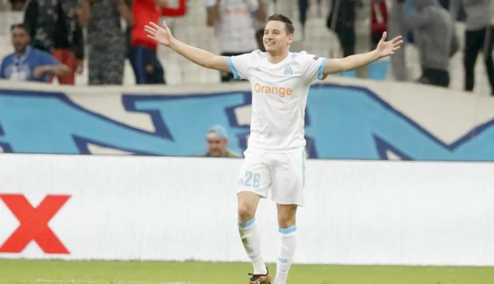epa06695116 Olympique Marseille's Florian Thauvin reacts after scoring the 1-0 lead during the UEFA Europa League first leg, semi final soccer match between Olympique Marseille and RB Salzburg in Marseille, southern France, 26 April 2018. EPA/GUILLAUME HORCAJUELO