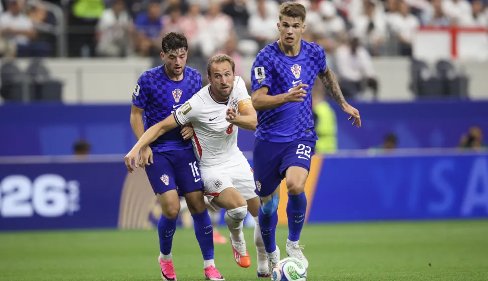 Dallas, 17.06.2026 - Utakmica 1. kola L skupine Svjetskoga nogometnoga prvenstva Engleska - Hrvatska. Na slici Luka Vu&scaron;ković, Martin Baturina, Harry Kane.foto HINA/ Daniel KASAP/ ds