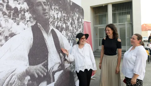 ĐAKOVOU okviru 59. Đakovačkih vezova, u Muzeju Đakov&scaron;tine u četvrtak je otvorena izložba "Čovjek iza glazbe - stvaralački opus Julija Njiko&scaron;a", posvećena tom velikanu slavonske glazbene ba&scaron;tinelipanj 2025.
