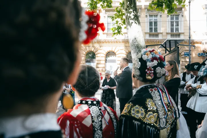 ĐakovoJubilarni, 60. Đakovački vezovi najavljeni su u Zagrebu izložbom Oj, Đakovo, srce SlavonijeLipanj 2026. 