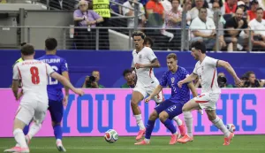 Dallas, 17.06.2026 - Utakmica 1. kola L skupine Svjetskoga nogometnoga prvenstva Engleska - Hrvatska. Na slici Josip Stani&scaron;ić, Nico Oreilly, Decian Rice.foto HINA/ Daniel KASAP/ ds