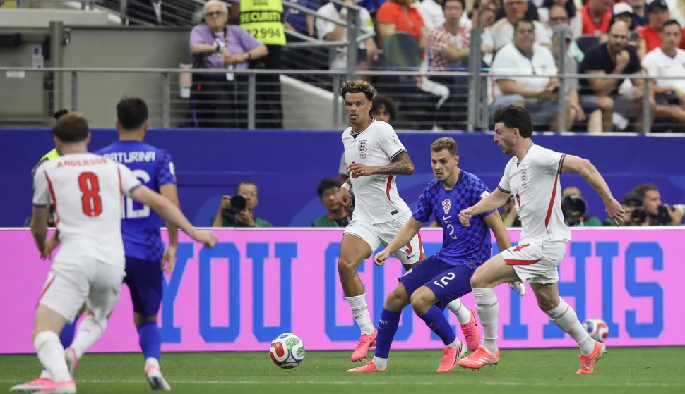 Dallas, 17.06.2026 - Utakmica 1. kola L skupine Svjetskoga nogometnoga prvenstva Engleska - Hrvatska. Na slici Josip Stani&scaron;ić, Nico Oreilly, Decian Rice.foto HINA/ Daniel KASAP/ ds