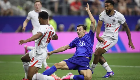 Dallas, 17.06.2026 - Utakmica 1. kola L skupine Svjetskoga nogometnoga prvenstva Engleska - Hrvatska. Na slici Petar Musa, Jude Bellingham, Reece James.foto HINA/ Daniel KASAP/ ds