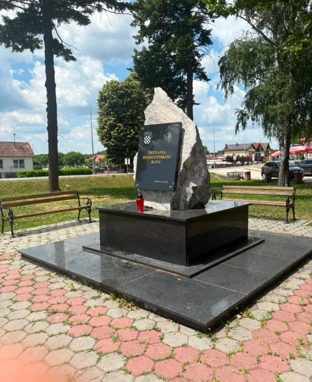Spomenik žrtvama Domovinskog rata u Gunji, lipanj 2026.foto: Marija Le&scaron;ić Omerović