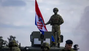 01.10.2025., Gasinci - Zavrsni prikaz medjunarodne vojne vjezbe Sava Star 25. Medjunarodna vojna vjezba Sava Star 25 provodi se na vojnom poligonu "Gasinci". Na vjezbi sudjeluje 120 pripadnika Oruzanih snaga Republike Hrvatske i 80 pripadnika Oruzanih snaga Ujedinjenog Kraljevstva Velike Britanije i Sjeverne Irske. Photo: Davor Javorovic/PIXSELL