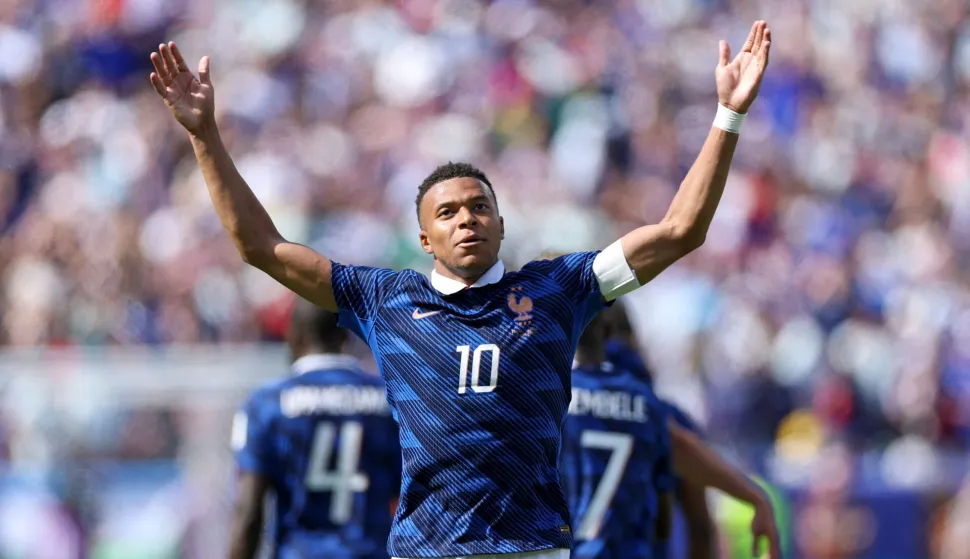 EAST RUTHERFORD, NEW JERSEY - JUNE 16: Kylian Mbappe #10 of France celebrates scoring his team's first goal during the FIFA World Cup 2026 Group I match between France and Senegal at New York New Jersey Stadium on June 16, 2026 in East Rutherford, New Jersey. Dan Mullan/Getty Images/AFP (Photo by Dan Mullan/GETTY IMAGES NORTH AMERICA/Getty Images via AFP)