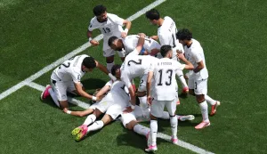 SEATTLE, WASHINGTON - JUNE 15: Emam Ashour #8 of Egypt celebrates with teammates after scoring the team's first goal during the FIFA World Cup 2026 Group G match between Belgium and Egypt at Seattle Stadium on June 15, 2026 in Seattle, Washington. Emilee Chinn/Getty Images/AFP (Photo by Emilee Chinn/GETTY IMAGES NORTH AMERICA/Getty Images via AFP)
