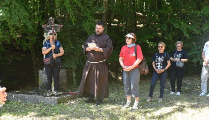 NA&Scaron;ICENa Spomen-području Crni potok održana je komemoracija u povodu 81. obljetnice komunističkog zločina počinjenog u lipnju 1945. Prema svjedočanstvima mje&scaron;tana Zoljana, na tom je mjestu neposredno nakon zavr&scaron;etka Drugog svjetskog rata, bez suđenja, ubijeno oko 1500 zarobljenih vojnika i civila. Zbog toga se Crni potok ubraja među najveća strati&scaron;ta u istočnom dijelu Hrvatske. Komemoracija se održava treće subote u lipnju.2026.
