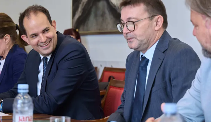 Zagreb, 16.06.2026. - U Hrvatskom saboru u Zagrebu održana je 31. sjednica Odbora za Ustav, Poslovnik i politički sustav.Na fotografiji Ivan Malenica, Arsen Bauk.foto HINA/ Edvard &Scaron;U&Scaron;AK