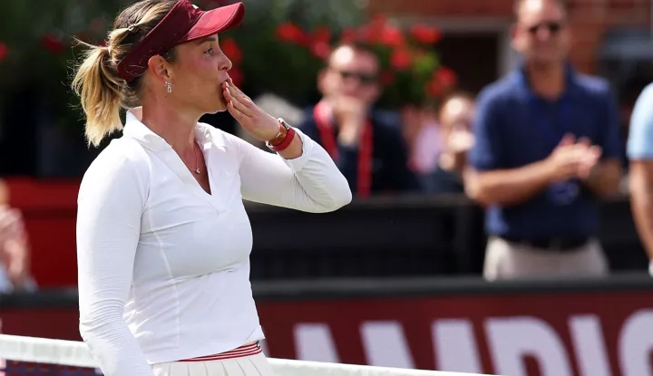 Croatia's Donna Vekic celebrates winning against Britain's Emma Raducanu after their women's singles final tennis match at the HSBC WTA Championships at Queen's Club in west London on June 14, 2026. (Photo by Adrian Dennis/AFP)