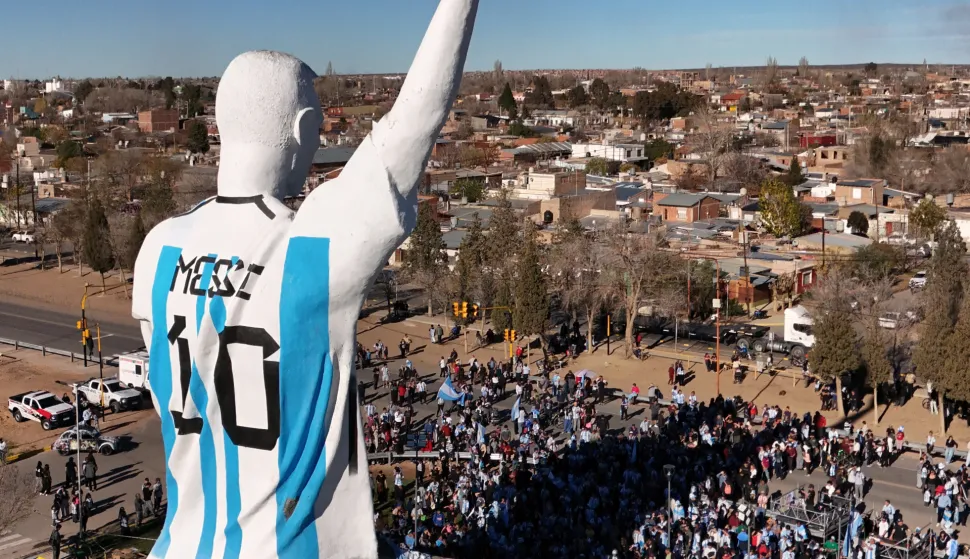 People are gathered near a statue of Lionel Messi in Neuquen Province, Argentina, June 16, 2026, in this picture obtained from social media. Carlos Martinez/via REUTERS THIS IMAGE HAS BEEN SUPPLIED BY A THIRD PARTY. MANDATORY CREDIT. NO RESALES. NO ARCHIVES. Verification: - Date and location verified by original file metadata and corroborating visuals. Photo: Carlos Martinez/REUTERS