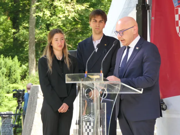 Sisak, 22.06.2026 - Obilje?avanje Dana antifa?isti?ke borbe uSpomen-parku Brezovica, piovodom 85. obljetnice osnivanja Prvog sisa?kog partizanskog odreda i prve antifa?isti?ke borbene jedinice u ovom dijelu Europe. Na slici Alen Ru?i?.. foto HINA/ Nikola BLA?EKOVI?/ ik