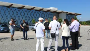 Osijek, 23. 06. 2026, GC Osijek, press SDP ispred Gospodarskog Centra Osijek, Sanja Bježančević, Goran Ku&scaron;ec, Ivana Ribarić Majanović.snimio GOJKO MITIĆ