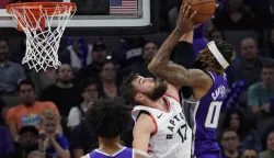 epa07149808 Sacramento Kings center Willie Cauley-Stein (R) goes to the basket as Toronto Raptors center Jonas Valanciunas of Lithuania (C) defends during the second half of the NBA basketball game between the Toronto Raptors and the Sacramento Kings at the Golden 1 Center in Sacramento, California, USA, 07 November 2018. EPA/JOHN G. MABANGLO SHUTTERSTOCK OUT