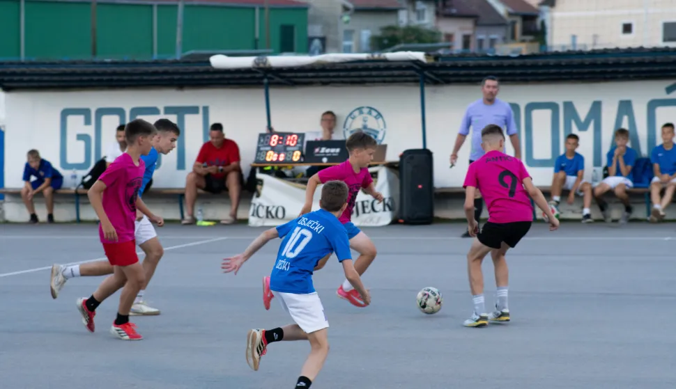 Osijek, 23. 6. 2026., Tri kornera penalPink Panteri - Osječki dečkimali nogomet; turnir; tri kornera penal; sport