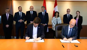 Na&scaron; je cilj zajednički razvoj, proizvodnja i plasman naprednih obrambenih tehnologija orqa sporazum tvrtki ORQA-e i Remote Robotic o strate&scaron;kom partnerstvu obrambene industrije za integraciju umjetne inteligencije, naprednu proizvodnju bespilotnih sustava (UAS) i potpori obuci Oružanih snaga Kanade.