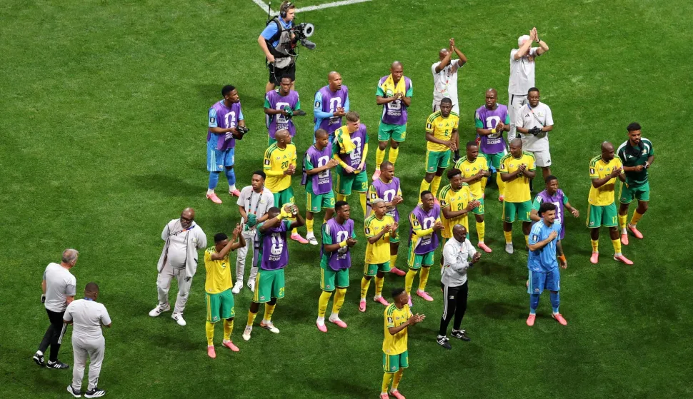 ATLANTA, GEORGIA - JUNE 18: South Africa players applaud fans after the 1-1 draw during the FIFA World Cup 2026 Group A match between Czechia and South Africa at Atlanta Stadium on June 18, 2026 in Atlanta, Georgia. Molly Darlington/Getty Images/AFP (Photo by Molly Darlington/GETTY IMAGES NORTH AMERICA/Getty Images via AFP)