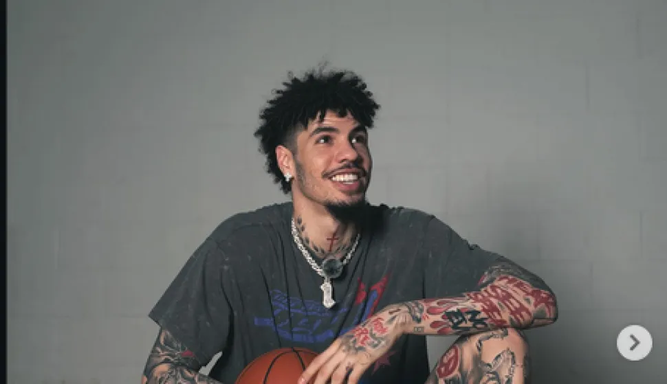 Brojni američki mediji u četvrtak su objavili da se dogodila promjena ko&scaron;arka&scaron;a na relaciji Charlotte - Minnesota po kojoj će 24-godi&scaron;nji LaMelo Ball odsad nositi dres Minnesote.