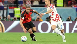 Qatar, 01.12.2022. - Utakmica 3. kola F skupine SP-a Katar 2022 Hrvatska - Belgija na stadionu Ahmad bin Ali. Na slici Toby Alderweireld, Ivan Peri&scaron;ić. foto HINA/ Damir SENČAR/ dk