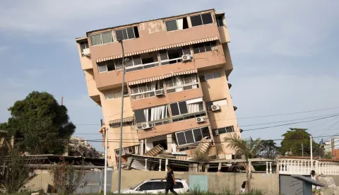 Picture of a leaning building taken after twin earthquakes in Caraballeda, La Guaira State, some 40 km northeast of Caracas, on June 25, 2026. The death toll from twin earthquakes in Venezuela more than doubled on June 26, 2026, to 589, interim president Delcy Rodriguez said, as rescuers boosted by international teams raced to find survivors beneath collapsed buildings. (Photo by Donaldo BARROS/AFP)