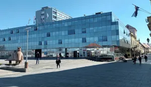 Sredi&scaron;te Vukovara, Trg RH i Gradska uprava