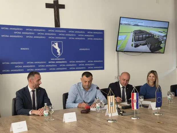 U vijećnici Općine Andrija&scaron;evci danas su potpisani ugovori za početak projekta rekonstrukcije Osnovne &scaron;kole Ivane Brlić Mažuranić i izgradnje &scaron;kolske sportske dvorane.