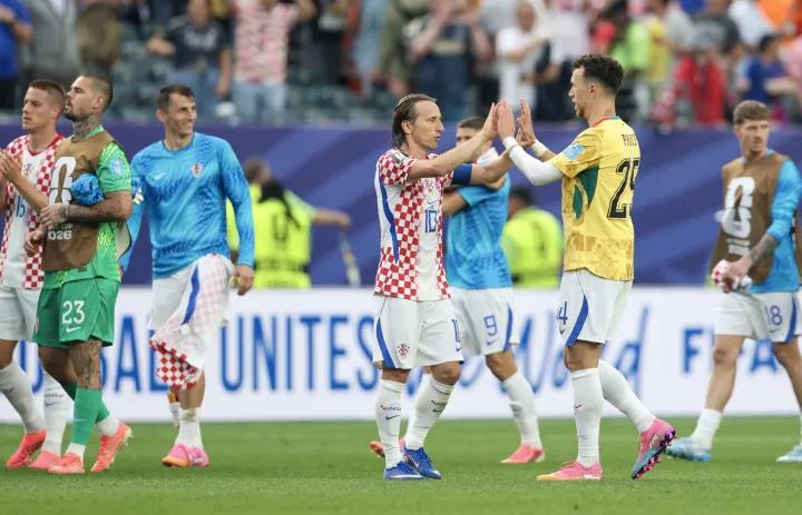 Philadelphia, 28.06.2026 - Utakmica trećeg kola skupine L Svjetskog nogometnog prvenstva Hrvatska - Gana na Lincoln Financial Field stadionu u Philadelphiji. Na slici hrvastki igrači slave pobjedu, Luka Modrić, Ivan Peri&scaron;ić.foto HINA/ Daniel KASAP/ ds