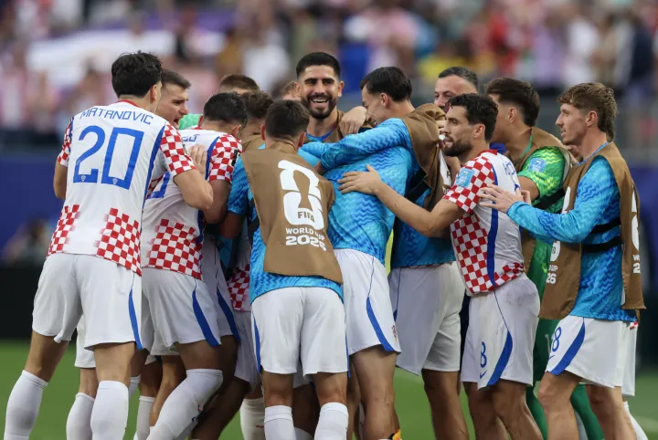 Philadelphia, 28.06.2026 - Utakmica trećeg kola skupine L Svjetskog nogometnog prvenstva Hrvatska - Gana na Lincoln Financial Field stadionu u Philadelphiji. Na slici hrvatski nogometa&scaron;i slave zgoditak koji je postigao Nikola Vla&scaron;ić.foto HINA/ Daniel KASAP/ ds