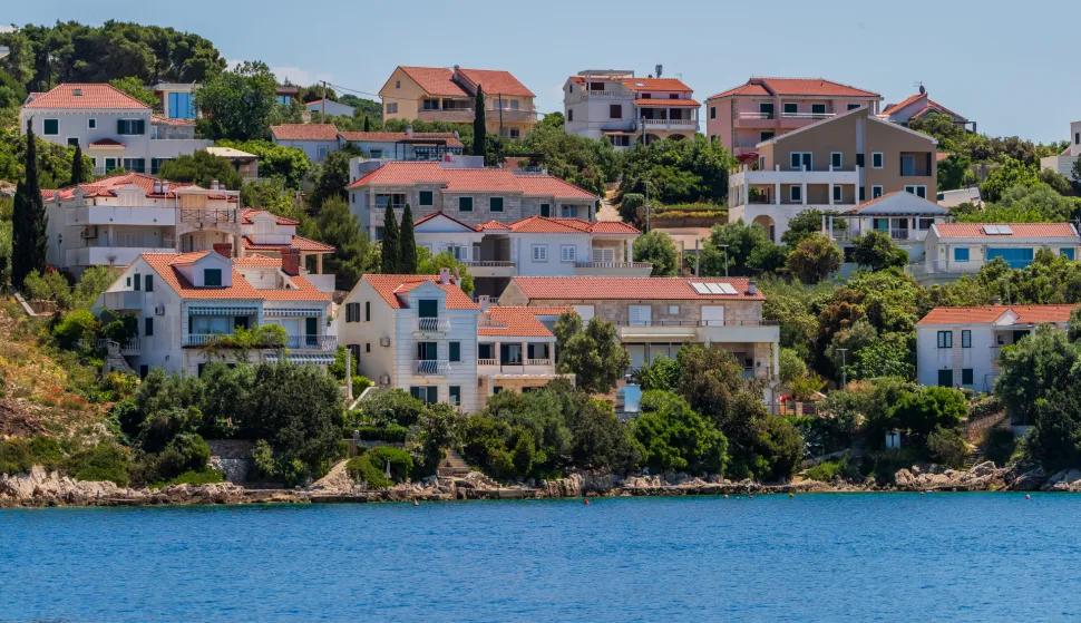 14.05.2025., Maslinica Otok Solta - Proljetne panorame mjesta Maslinica na zapadnom djelu Solte. Photo: Zvonimir Barisin/PIXSELL