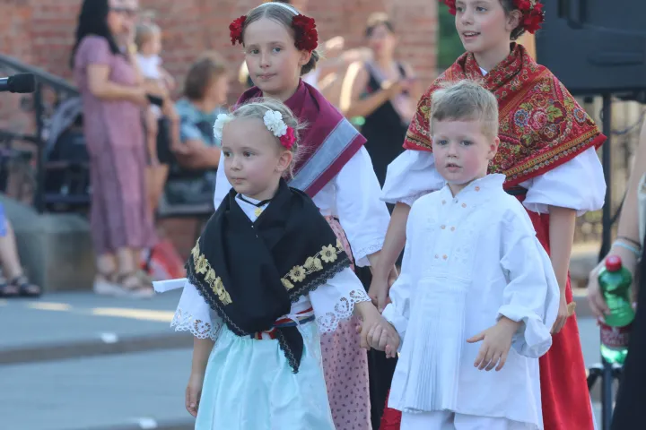Đakovo, 28. 06. 2026, 60. Đakovački vezovi, Malii Đakovači vezovi, povorka, korzorm i sipred katedrale.snimio GOJKO MITIĆ