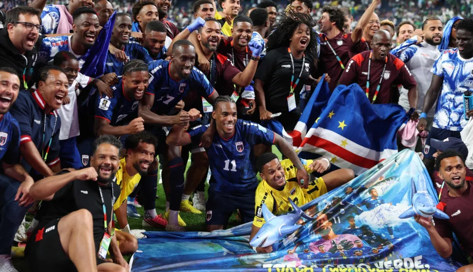 HOUSTON, TEXAS - JUNE 26: Cabo Verde players celebrate after the 0-0 draw during the FIFA World Cup 2026 Group H match between Cabo Verde and Saudi Arabia at Houston Stadium on June 26, 2026 in Houston, Texas. Francois Nel/Getty Images/AFP (Photo by Francois Nel/GETTY IMAGES NORTH AMERICA/Getty Images via AFP)