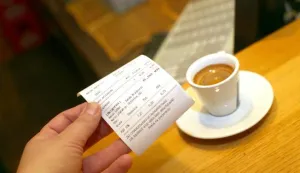 03.01.2013., Frankopanska, Zagreb - Neven Brajkovic, vlasnik caffe bara A zasto ne, snizit ce cijenu kave nakon uvodjenja fiskalnih blagajni. Photo: Sanjin Strukic/PIXSELL------dva stupca novosti