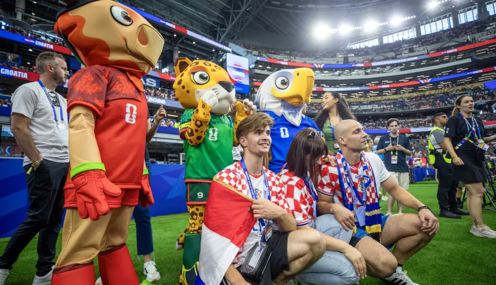 Dallas, 17.06.2026 - Hrvatski navijači na AT&T stadionu u Dallasu pred početak utakmice 1. kola L skupine Svjetskoga nogometnoga prvenstva Engleska - Hrvatska.foto HINA/ Daniel KASAP/ ds