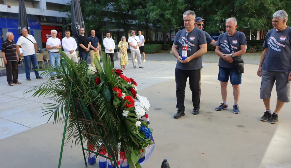 Osijek 29. 06. 2026, Dan GČ Gornji grad, polaganje vijenaca braniteljima i sugrađanima Trg Slobode kod Radijatora i na Tuđmanov spomenik. Svečana sjednica GČ Gornji grad. snimio GOJKO MITIĆ