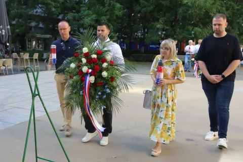 Osijek, 29. 06. 2026, Dan GČ Gornji grad, polaganje vijenaca braniteljima i sugrađanima Trg Slobode kod Radijatora i na Tuđmanov spomenik. Svečana sjednica GČ Gornji grad. Luka Do&scaron;en.snimio GOJKO MITIĆ