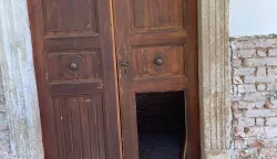 O&scaron;tećena ulazna vrata crkve sv. Petra i Pavla