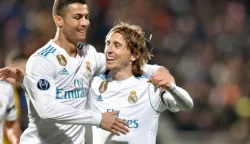 epa06342887 Real Madrid's players Luka Modric (R) and Cristiano Ronaldo celebrate a goal during the UEFA Champions League Group H match between Apoel FC and Real Madrid at the GSP stadium in Nicosia, Cyprus, 21 November 2017. EPA/KATIA CHRISTODOULOU