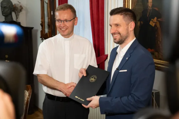 Osijek, 29. 6. 2026., Blagdan Svetog Petra i Pavla, sveta misa i uručenje ugovoraMatej Glavica; Ivan Radić; misa; Sveti Petar i Pavao; konkatedrala; ugovor