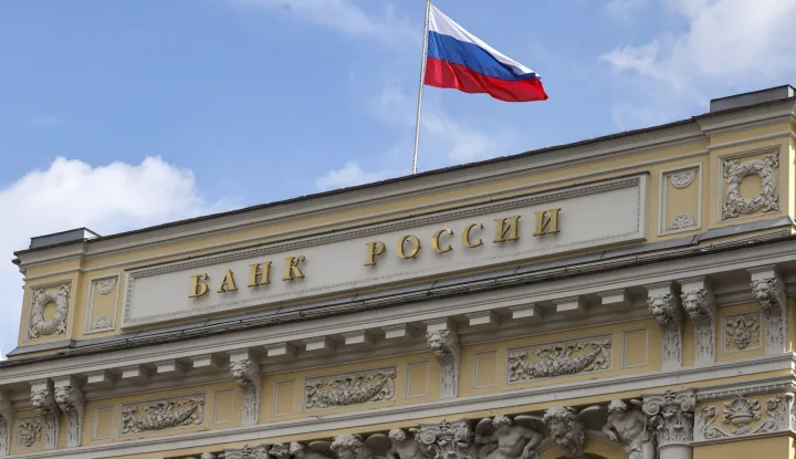 epa10801347 A general view of the Russia's Central Bank headquarter building in Moscow, Russia, 15 August 2023. The Board of Directors of the Bank of Russia (CB) at an extraordinary meeting raised the key rate immediately by 3.5 percentage points, to 12 percent. As noted by the Central Bank, the decision was made in order to limit the risks for price stability. According to the results of the previous meeting on July 21, it was set at 8.5 percent per annum. EPA/SERGEI ILNITSKY