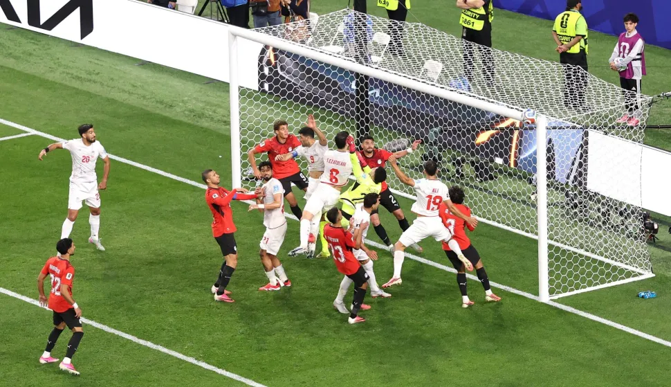 SEATTLE, WASHINGTON - JUNE 26: Mehdi Taremi #9 and Saeid Ezatolahi #6 of IR Iran look on as a header hits the crossbar during the FIFA World Cup 2026 Group G match between Egypt and IR Iran at Seattle Stadium on June 26, 2026 in Seattle, Washington. Stu Forster/Getty Images/AFP during the FIFA World Cup 2026 Group G match between Egypt and IR Iran at Seattle Stadium on June 26, 2026 in Seattle, Washington. (Photo by Stu Forster/Getty Images) (Photo by Stu Forster/GETTY IMAGES NORTH AMERICA/Getty Images via AFP)